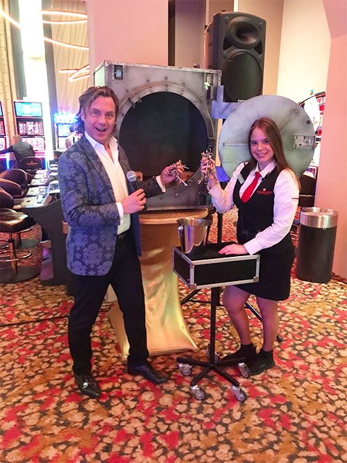 Martijn Martell verrast SurpriseShopper met kraak de kluis